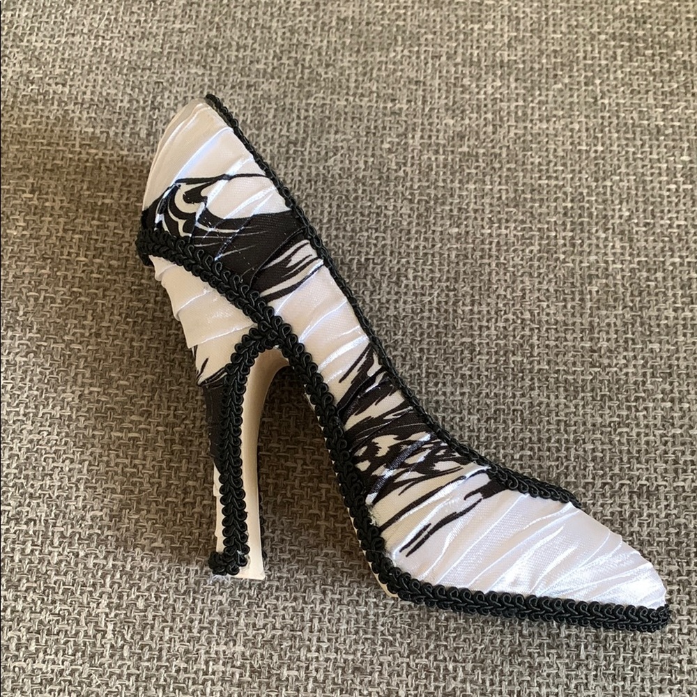 High Heel Shoe Jewelry Ring Holder Display - Picture 7 of 7